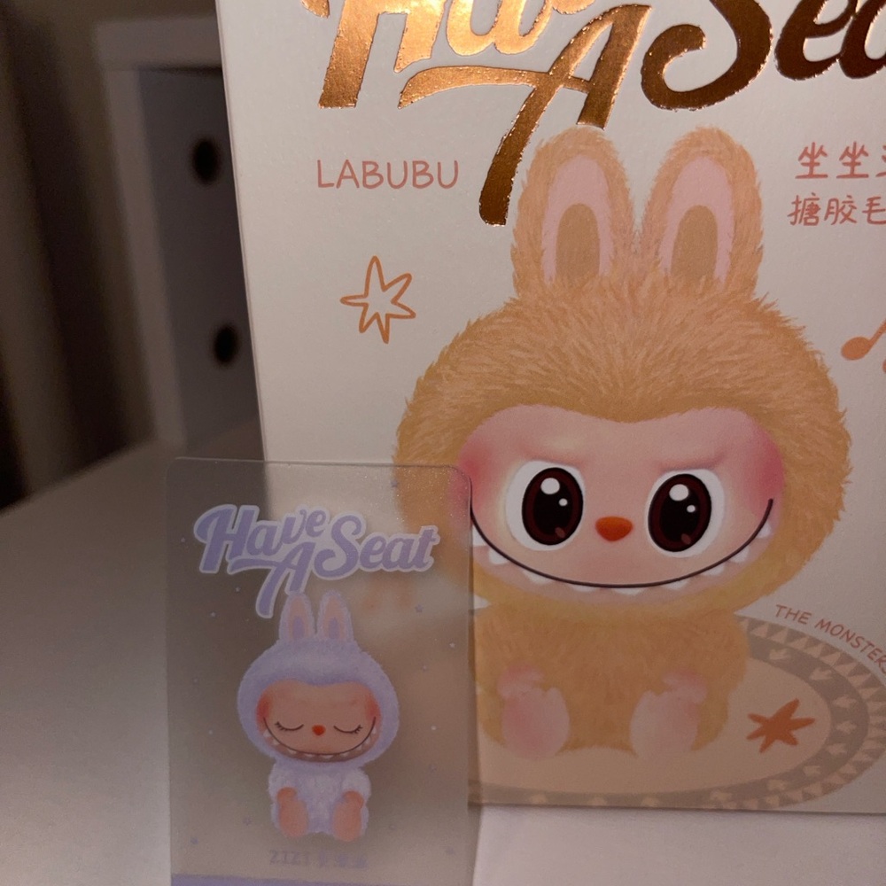 Popmart  Labubu Have Seat Zizi - Picture 2 of 3